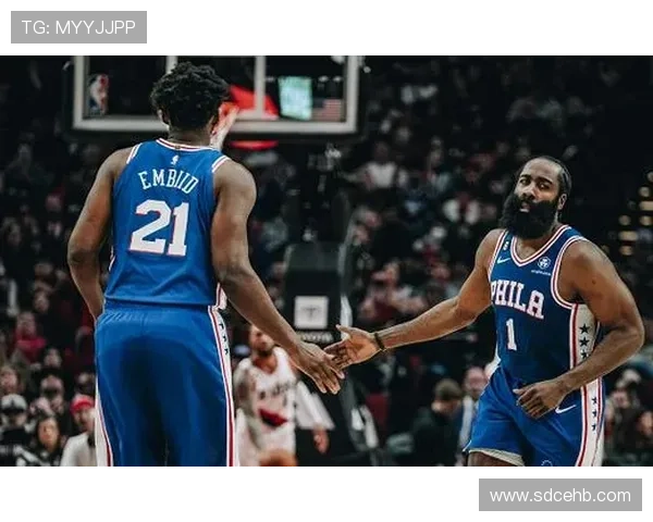 阿夫迪亚妙传助攻格兰特强势跳投命中完成精彩三加一表演